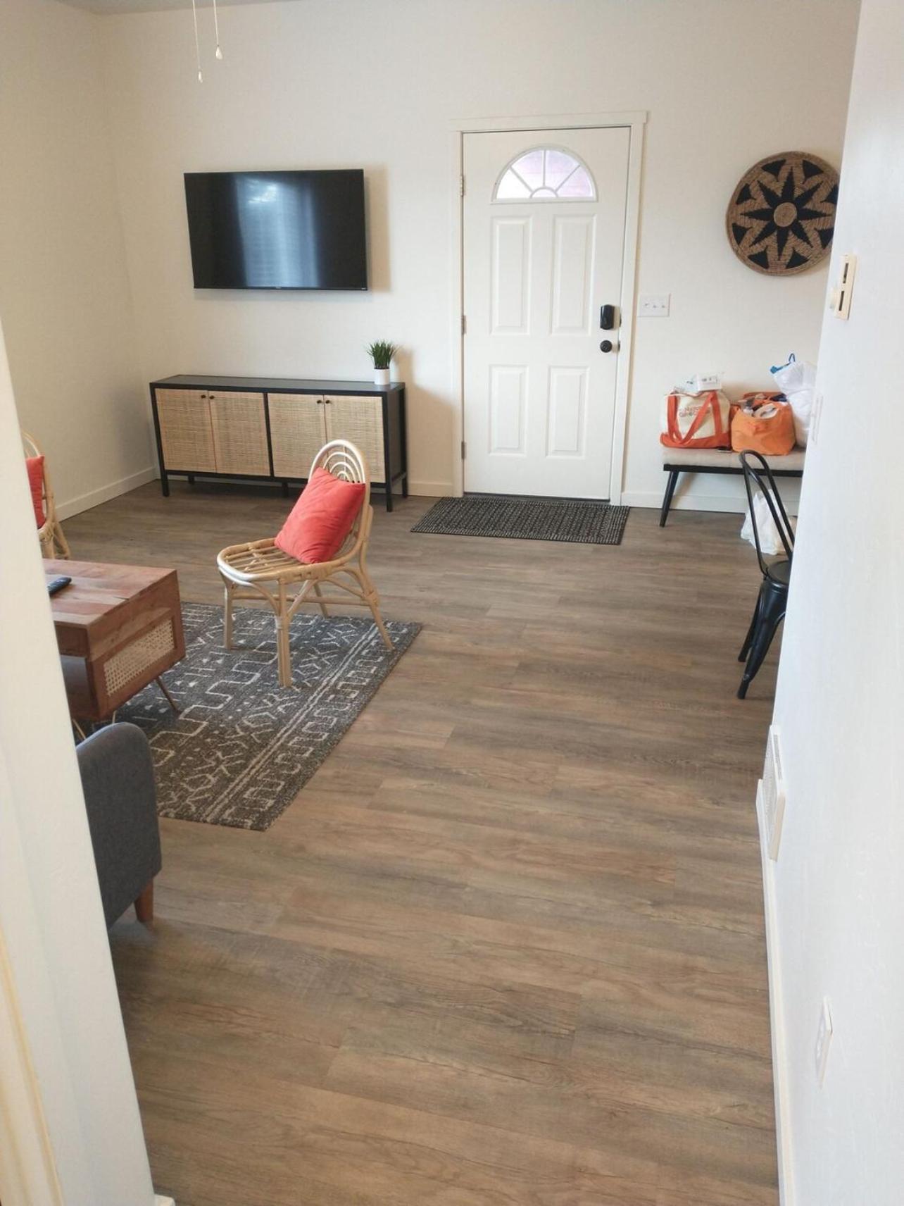 Contemporary Townhome Enclosed Garage Wd Holiday home *