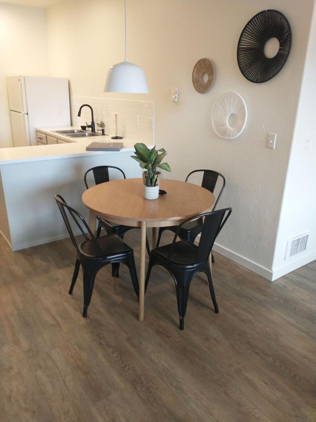 Contemporary Townhome Enclosed Garage Wd Holiday home Kalispell